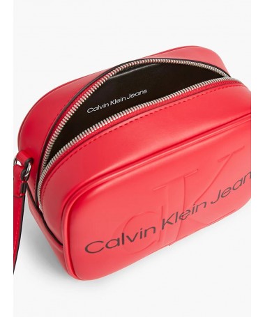 Sac à main Calvin Klein de couleur rouge argenté. K60K609311 FIESTA CONCEPT STORE