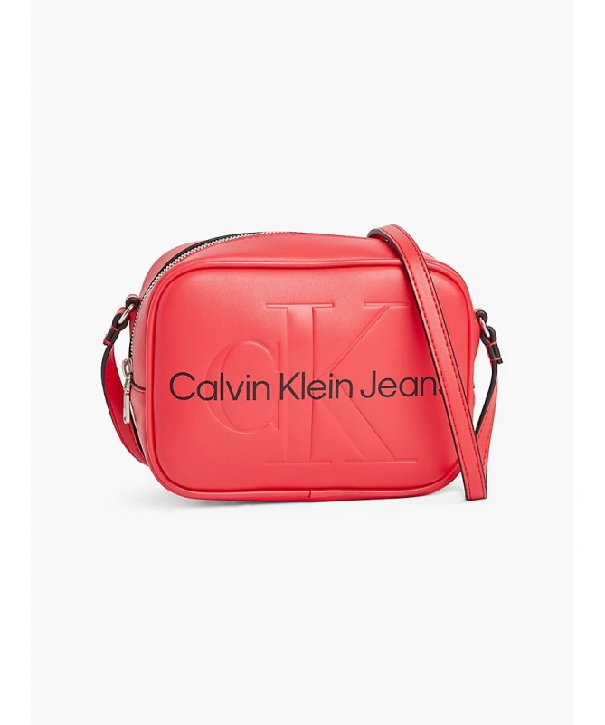 Sac à main Calvin Klein de couleur rouge argenté. K60K609311 FIESTA CONCEPT STORE