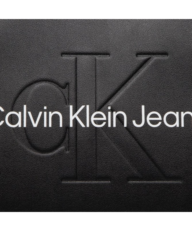 Sac à main noir en simili cuir en métal argenté. Logo Calvin Klein sur le devant. K60K609584 FIESTA CONCEPT STORE