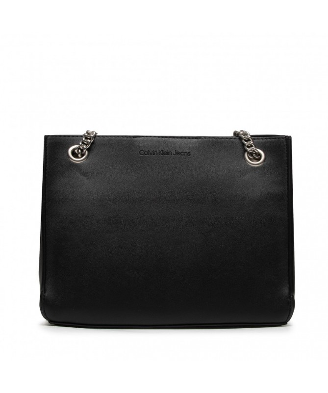 Sac à main noir en simili cuir en métal argenté. Logo Calvin Klein sur le devant. K60K609584 FIESTA CONCEPT STORE
