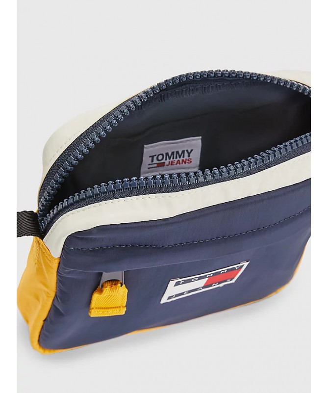 Sac en bandoulière Tommy Hilfiger urbain et tendance en nylon recyclé. AM0AM08564 FIESTA CONCEPT STORE