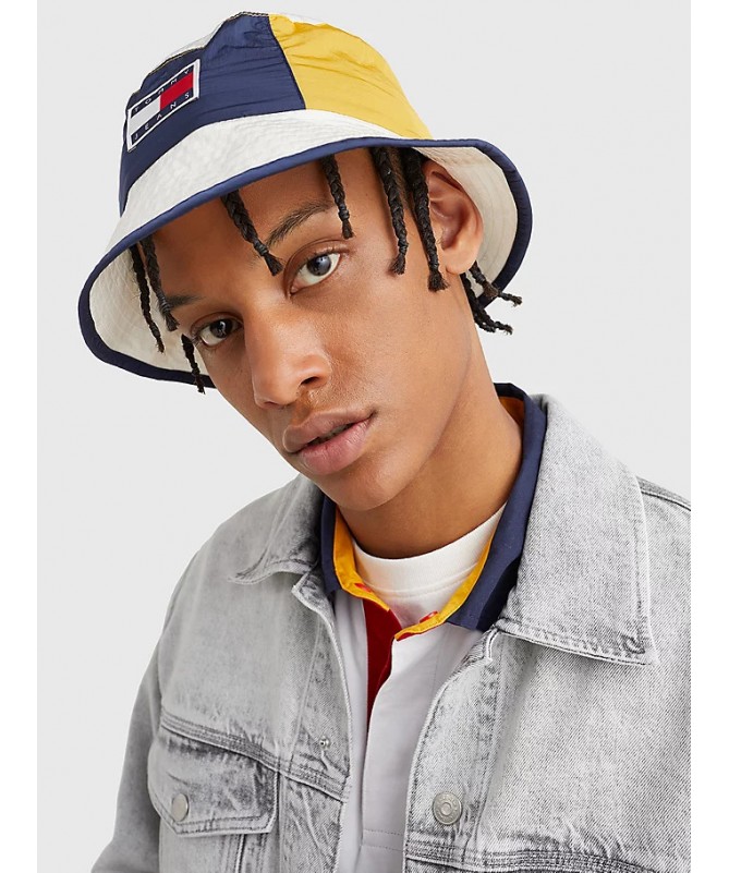Bob brandé Tommy Hilfiger. AM0AM08715 FIESTA CONCEPT STORE