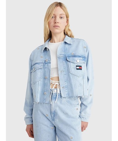 VESTE TRUCKER COURTE ET OVERSIZE EN DENIM RECYCLÉ AVEC DRAPEAU BRODÉS. DW0DW12413 FIESTA CONCEPT STORE
