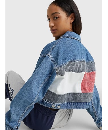 VESTE TRUCKER COURTE EN DENIM POUR FEMME TOMMY HILFIGER FABRIQUÉ A BASE DE CHANVRE. DW0DW12926 FIESTA CONCEPT STORE