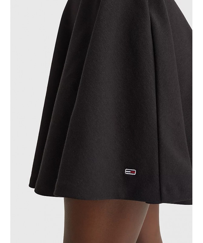 Jupe courte élégante Tommy Hilfiger motif logo sur la ceinture. DW0DW12968 FIESTA CONCEPT STORE