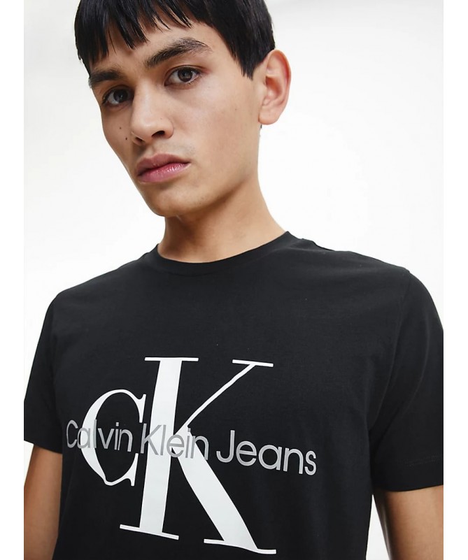 T shirt jersey de pur coton Calvin Klein avec logo sur le devant. J30J320935 fiesta concept store