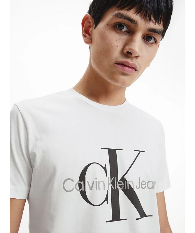 T shirt jersey de pur coton Calvin Klein avec logo sur le devant. J30J320935 fiesta concept store