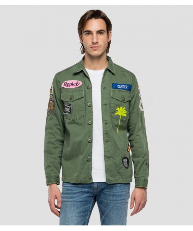 Veste chemise homme en pur coton satin de la marque Replay Fashion Box. Couleur vert militaire. 

M8825H.000.84024

Fiesta