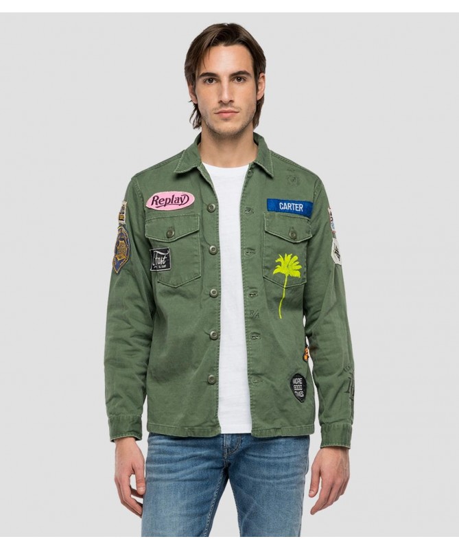 Veste chemise homme en pur coton satin de la marque Replay Fashion Box. Couleur vert militaire. 

M8825H.000.84024

Fiesta