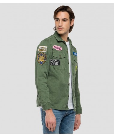 Veste chemise homme en pur coton satin de la marque Replay Fashion Box. Couleur vert militaire. 

M8825H.000.84024

Fiesta