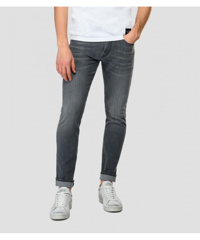 Jean Replay pour homme coupe slim en denim power stretch de couleur lavage gris clair. 
M914Y .000.51A 938 fiesta