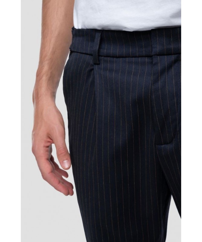 Pantalon homme coupe slim en tissu rayé de viscose mélangée stretch de marque Replay
M9815 .000.52463 FIESTA