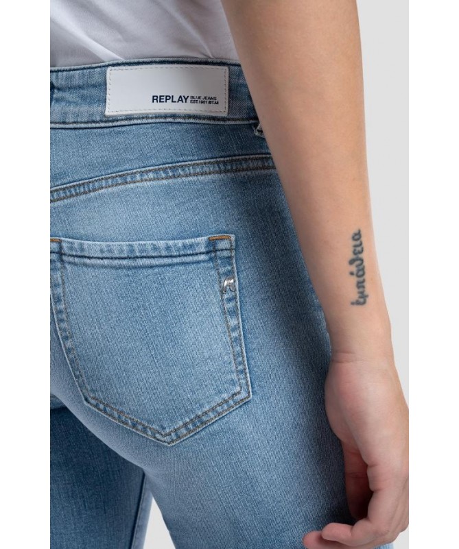 Jean Replay pour femme coupe slim en denim super stretch indigo foncé 100% coton biologique. 
WA429 .000.573275R FIESTA