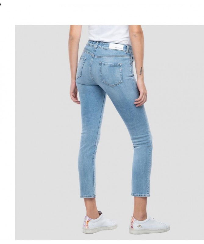 Jean Replay pour femme coupe slim en denim super stretch indigo foncé 100% coton biologique. 
WA429 .000.573275R FIESTA