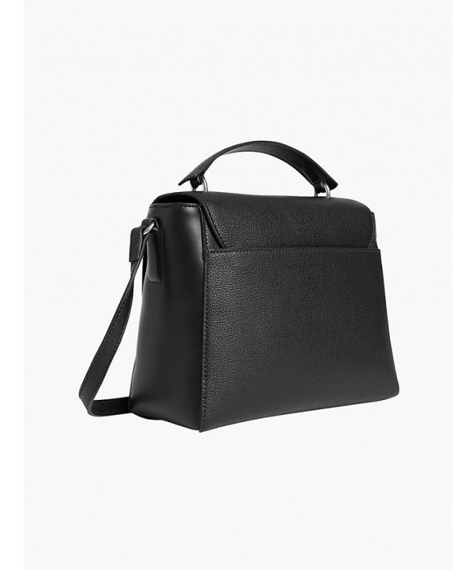 SAC À MAIN BANDOULIÈRE CALVIN KLEIN POUR FEMME EN SIMILI CUIR GRAINÉ FIN. K60K609289 FIESTA