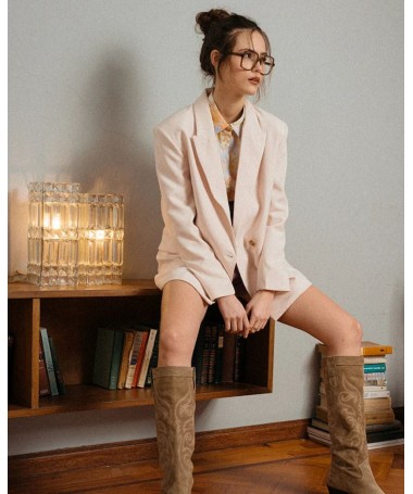 ENOHA est une chemise à manches longues avec un col classique et une patte de boutonnage sur le devant. FIESTA CONCEPT STORE