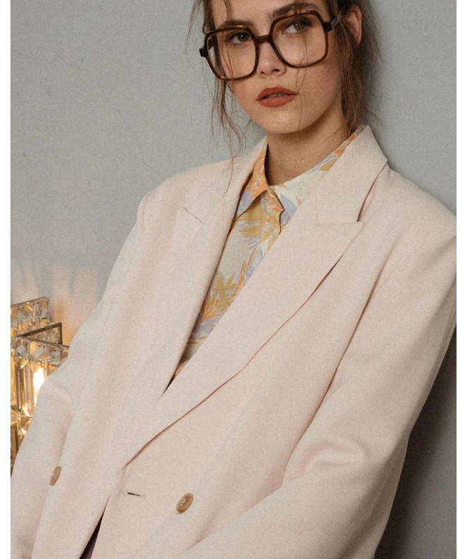 ENOHA est une chemise à manches longues avec un col classique et une patte de boutonnage sur le devant. FIESTA CONCEPT STORE