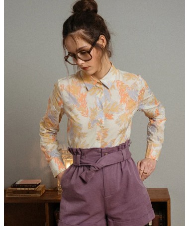 ENOHA est une chemise à manches longues avec un col classique et une patte de boutonnage sur le devant. FIESTA CONCEPT STORE