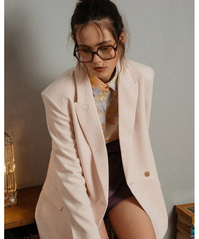 ENOHA est une chemise à manches longues avec un col classique et une patte de boutonnage sur le devant. FIESTA CONCEPT STORE