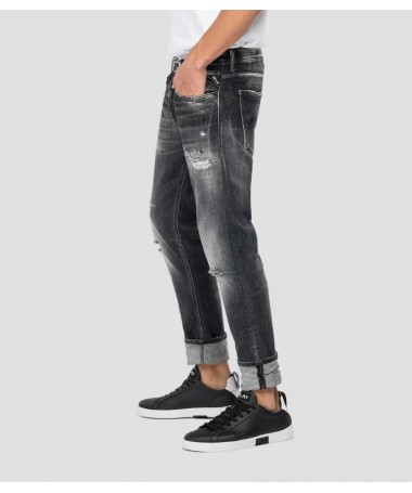 Jean Replay homme coupe normale en denim stretch confort noir. M1008E.000.501 284. FIESTA CONCEPT STORE