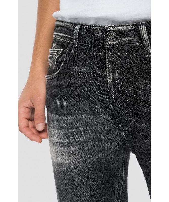 Jean Replay homme coupe normale en denim stretch confort noir. M1008E.000.501 284. FIESTA CONCEPT STORE